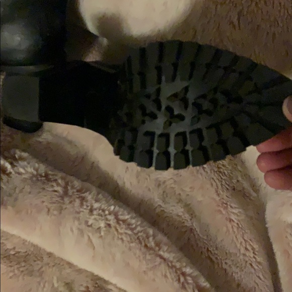 Cute black ankle boots . - Picture 2 of 4